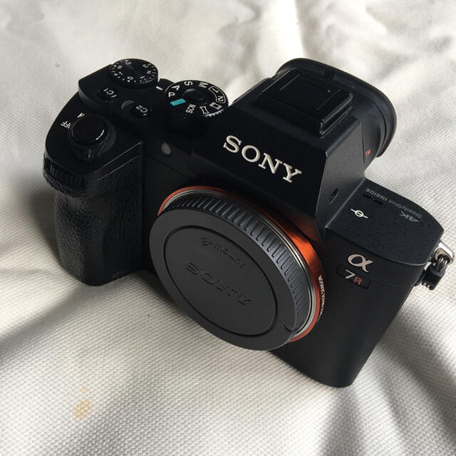 SONY(ソニー)のSONY A7Rii α7Rii ボディ＋バッテリー3個 スマホ/家電/カメラのカメラ(ミラーレス一眼)の商品写真