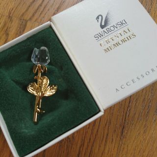 スワロフスキー(SWAROVSKI)のSWAROVSKI ブローチ(ブローチ/コサージュ)