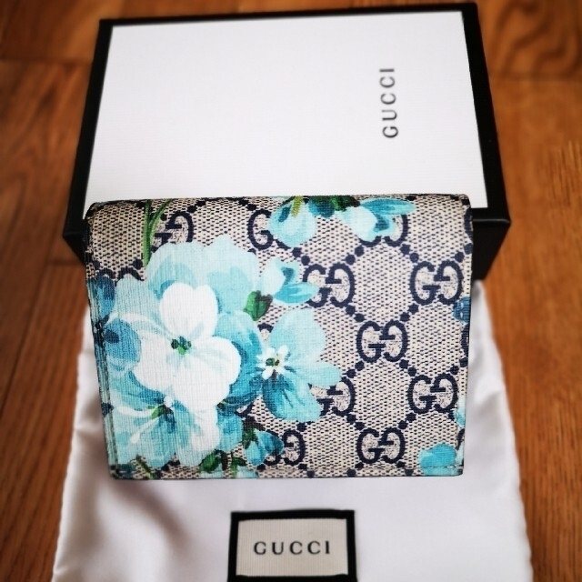 GUCCI - 【美品】GUCCI 財布 紫陽花の花柄の通販 by yoshi (*'ω GUCCI - 【美品】GUCCI 財布 紫陽花の花柄の通販 by yoshi (*'ω