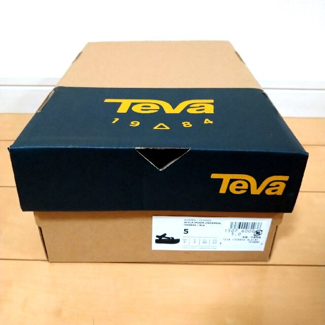 Teva(テバ)の【新品】TEVA Flatform Universal 厚底 サンダル 22cm レディースの靴/シューズ(サンダル)の商品写真