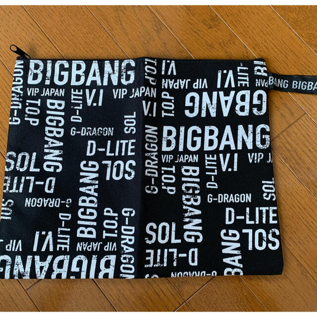 BIGBANG(ビッグバン)のBIGBANG/クラッチバック エンタメ/ホビーのタレントグッズ(アイドルグッズ)の商品写真