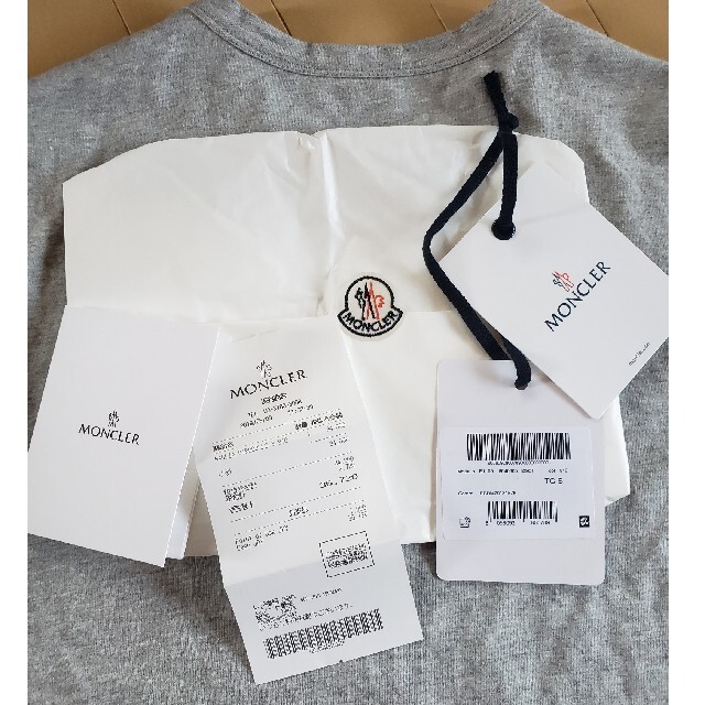 MONCLER(モンクレール)のモンクレール 長袖 ロングスリーブ Tシャツ カットソー ロゴ ワッペン メンズのトップス(Tシャツ/カットソー(七分/長袖))の商品写真