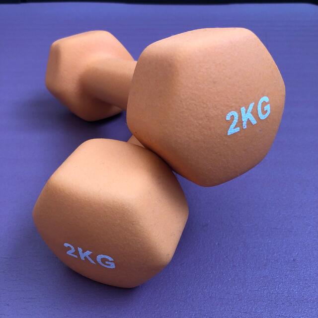 ダンベル　2kg 2本セット　オレンジ スポーツ/アウトドアのトレーニング/エクササイズ(トレーニング用品)の商品写真