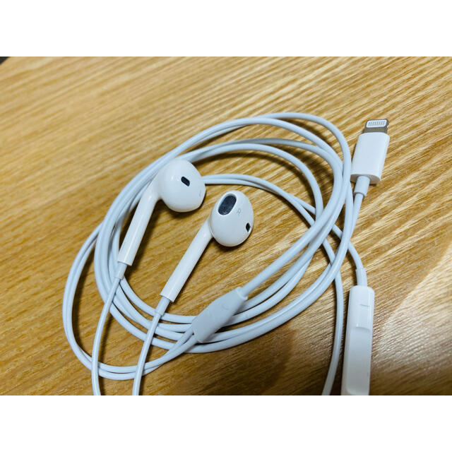 Apple(アップル)のiPhone  純正イヤホン スマホ/家電/カメラのオーディオ機器(ヘッドフォン/イヤフォン)の商品写真