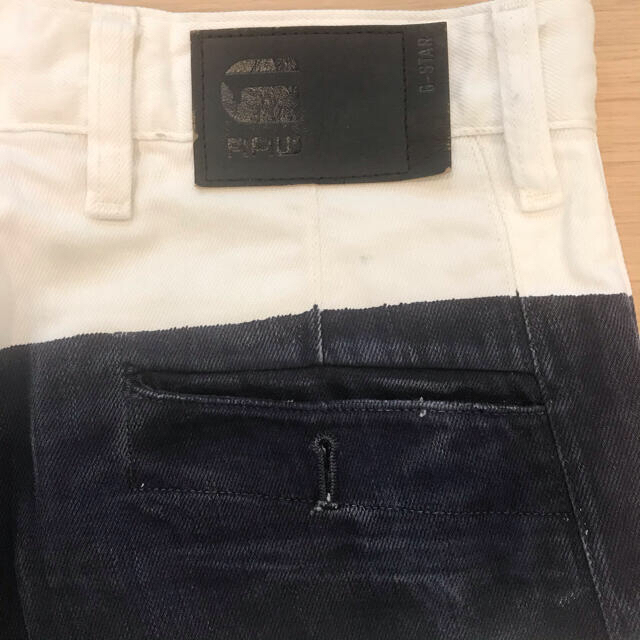 G-STAR RAW(ジースター)のG-Star RAW ジースターロウハーフパンツ ショーツ　ホワイト　ネイビー メンズのパンツ(ショートパンツ)の商品写真