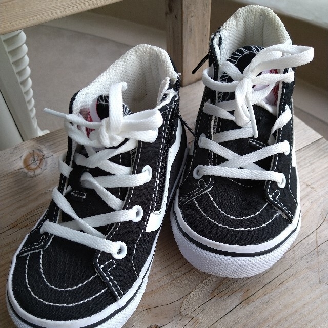 VANS(ヴァンズ)のVANSスニーカー16 キッズ/ベビー/マタニティのキッズ靴/シューズ(15cm~)(スニーカー)の商品写真