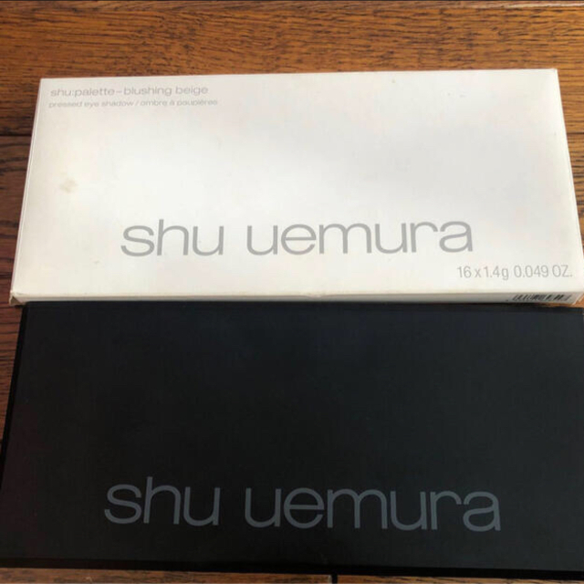 shu uemura(シュウウエムラ)のシュウウエムラ　シュウ パレット  ブラッシング　ベージュ　美品 コスメ/美容のベースメイク/化粧品(アイシャドウ)の商品写真