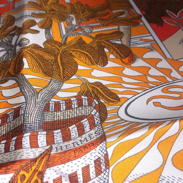 Hermes(エルメス)の【新品未使用　タグ付き】エルメス　スカーフ　カレ　90 ツイリー　オレンジ ハンドメイドのファッション小物(スカーフ)の商品写真