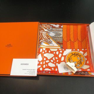 エルメス(Hermes)の【新品未使用　タグ付き】エルメス　スカーフ　カレ　90 ツイリー　オレンジ(スカーフ)