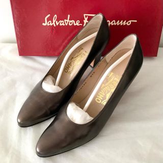 サルヴァトーレフェラガモ(Salvatore Ferragamo)のフェラガモ　パンプス　ブロンズ(ハイヒール/パンプス)