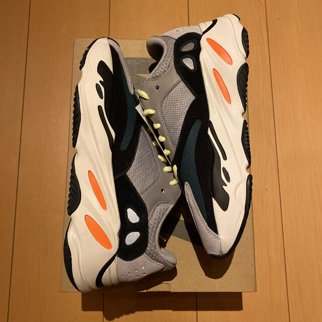 adidas(アディダス)の国内正規品　新品未使用　adidas yeezy boost 700 27cm メンズの靴/シューズ(スニーカー)の商品写真