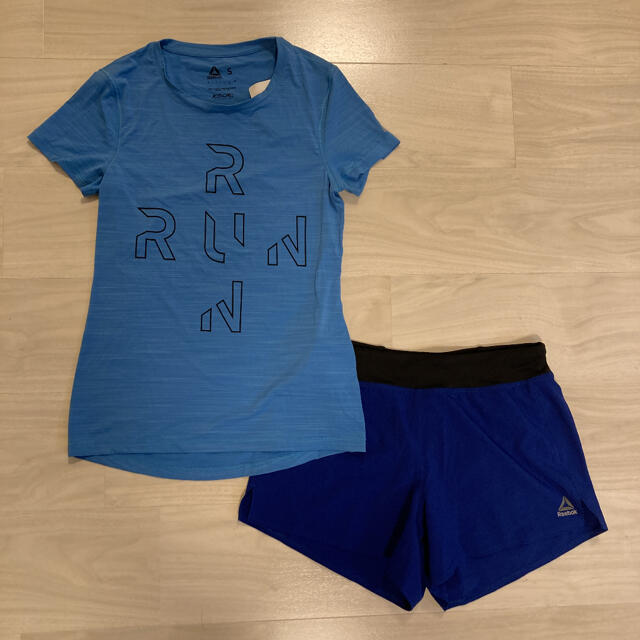 Reebok(リーボック)の2点セット　Sサイズ　リーボック　Tシャツ　ランニングショートパンツ　レディース スポーツ/アウトドアのランニング(ウェア)の商品写真