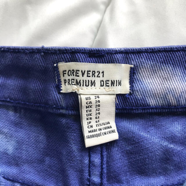 FOREVER 21(フォーエバートゥエンティーワン)の未使用 Forever21 タイダイデニムショートパンツ レディースのパンツ(ショートパンツ)の商品写真