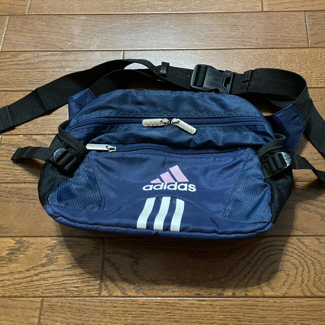 adidas(アディダス)のアディダス　ウエストポーチ　 レディースのバッグ(ボディバッグ/ウエストポーチ)の商品写真