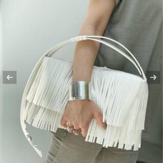 アパルトモンドゥーズィエムクラス(L'Appartement DEUXIEME CLASSE)の【SIMON MILLER/サイモン ミラー】FRINGE BAG (M)(ハンドバッグ)