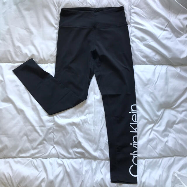 Calvin Klein(カルバンクライン)の未使用 Calvin Klein レギンス スポーツブラ セット  レディースのレッグウェア(レギンス/スパッツ)の商品写真