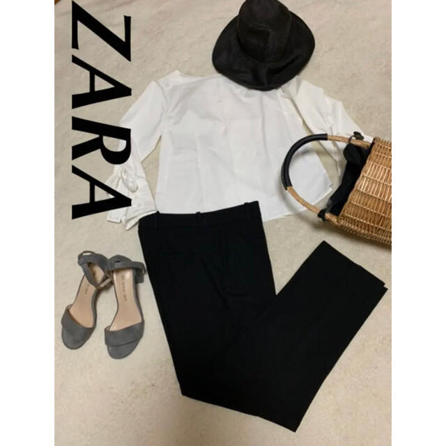 ZARA(ザラ)のZARA  ストレートパンツ　JapanサイズＳ レディースのパンツ(カジュアルパンツ)の商品写真