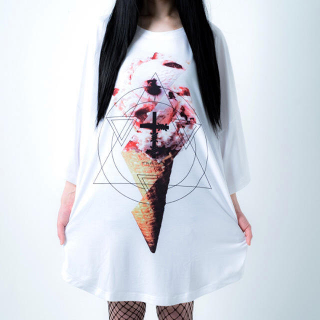 MILKBOY(ミルクボーイ)のTRAVAS TOKYO MAGICAL ICE CLEAM MORE Tシャツ レディースのトップス(Tシャツ(半袖/袖なし))の商品写真
