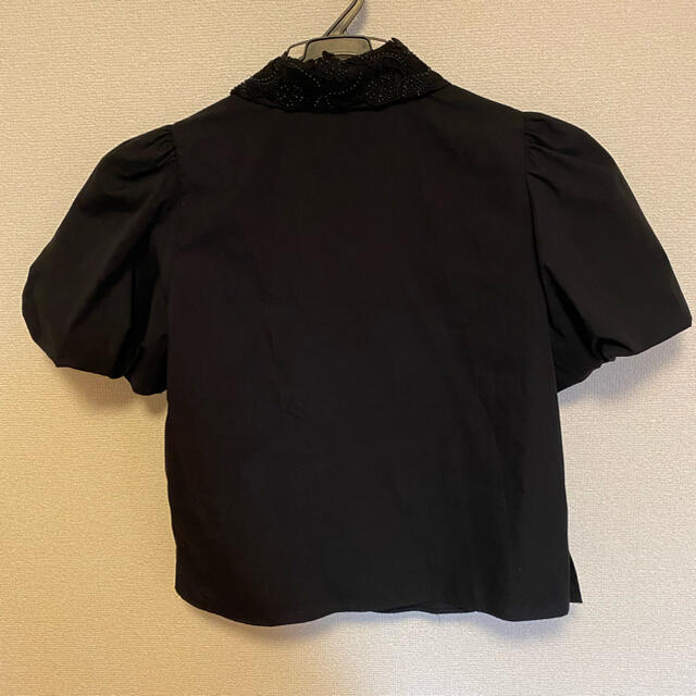 ZARA(ザラ)のZARA   パフスリーブシャツ　襟レース　ブラック レディースのトップス(シャツ/ブラウス(半袖/袖なし))の商品写真