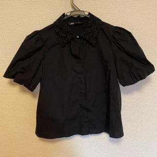 ザラ(ZARA)のZARA   パフスリーブシャツ　襟レース　ブラック(シャツ/ブラウス(半袖/袖なし))