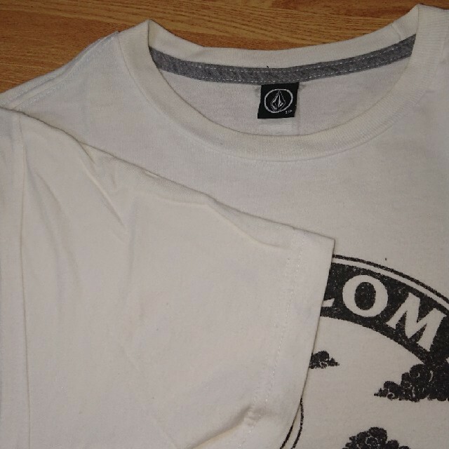 volcom(ボルコム)のVOLCOM ボルコム Tシャツ 古着 ロゴ 和柄 メンズのトップス(Tシャツ/カットソー(半袖/袖なし))の商品写真