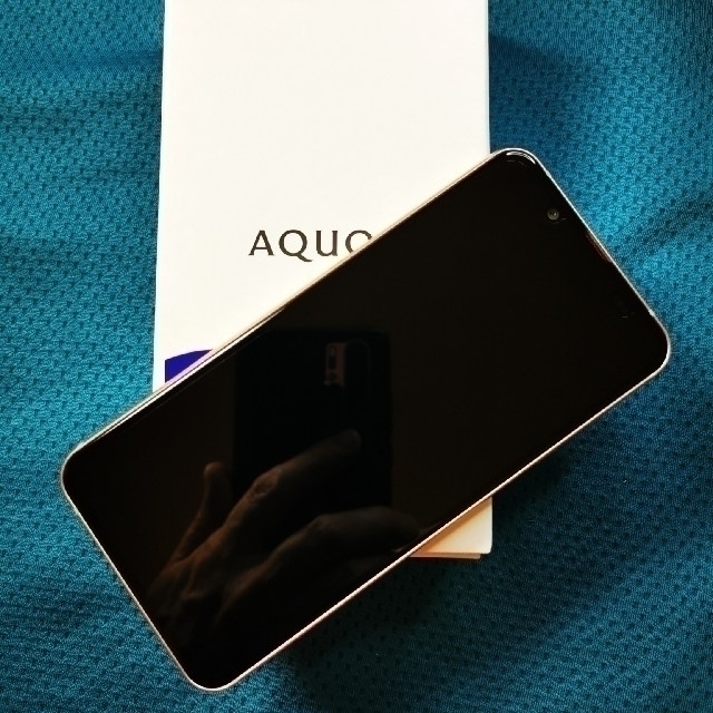 AQUOS(アクオス)の(新品未使用)AQUOS sense 3 basic  スマホ/家電/カメラのスマートフォン/携帯電話(スマートフォン本体)の商品写真