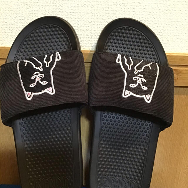 新品未使用　RIPNDIP  サンダル　ブラック　猫柄 メンズの靴/シューズ(サンダル)の商品写真