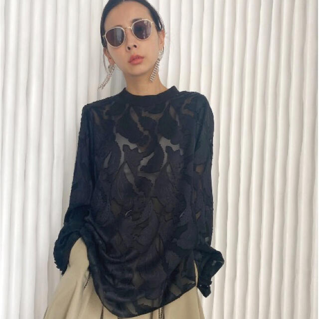 HAOKAN BACK RIBBON BLOUSE