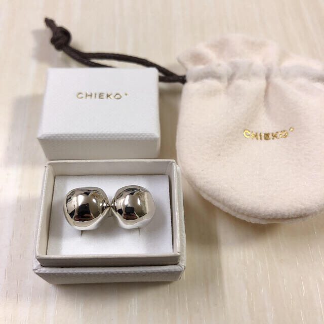 chieko+ wonky ball pierce レディースのアクセサリー(ピアス)の商品写真