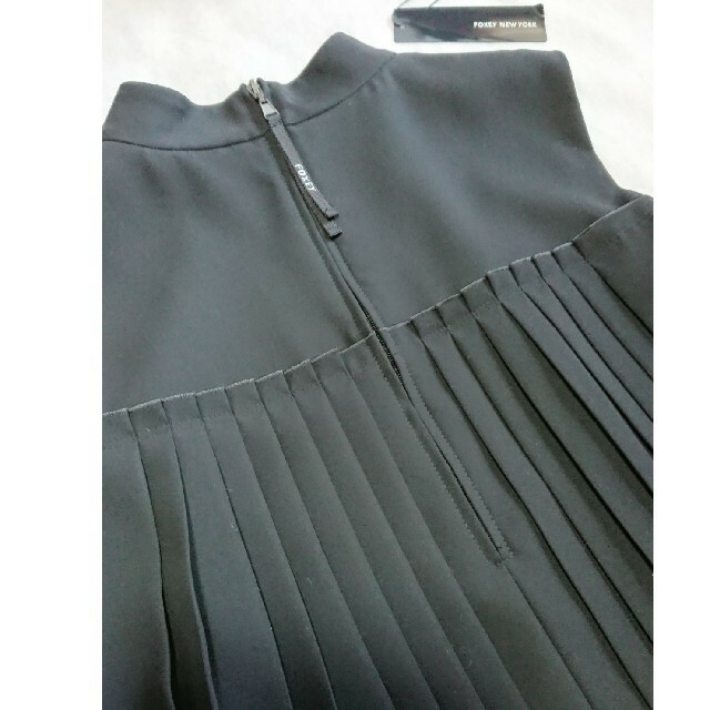 FOXEY(フォクシー)のFOXEY "Chic Pleats Top" ブラック 38 レディースのトップス(シャツ/ブラウス(半袖/袖なし))の商品写真