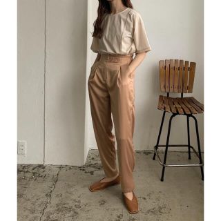 カスタネ(Kastane)のamiur high waist belt satin pants Sサイズ(カジュアルパンツ)