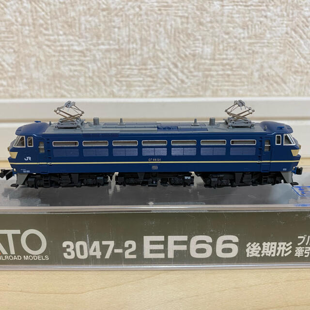 KATO`(カトー)のNゲージ KATO 3047-2 EF66 後期形 ブルートレイン牽引機 エンタメ/ホビーのおもちゃ/ぬいぐるみ(鉄道模型)の商品写真