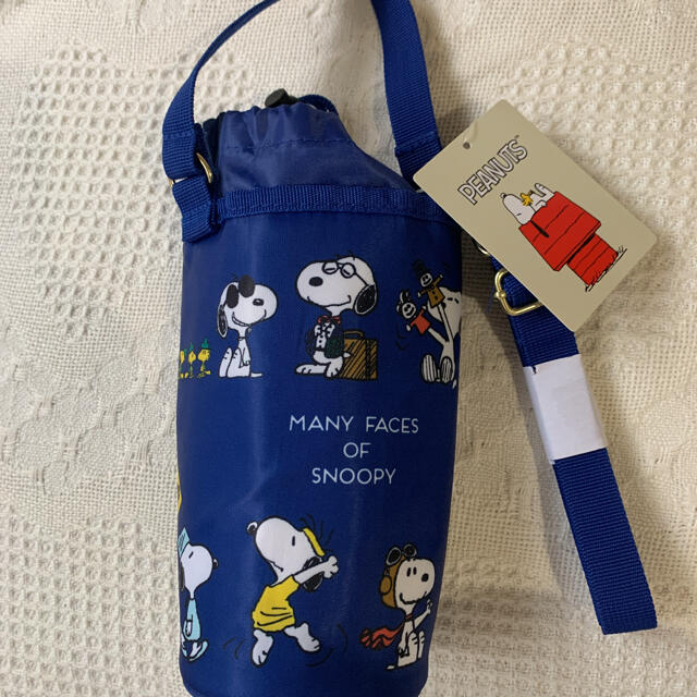 SNOOPY(スヌーピー)の《新品 タグ付き》スヌーピー    ペットボトルホルダー　メニーフェイス インテリア/住まい/日用品のキッチン/食器(弁当用品)の商品写真