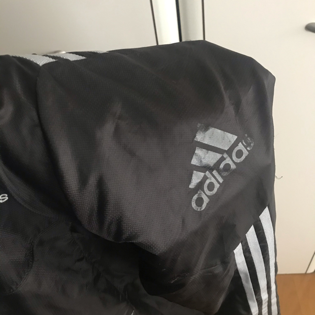 adidas(アディダス)のadidas ウィンドブレーカー　ブラック　黒 レディースのジャケット/アウター(ナイロンジャケット)の商品写真