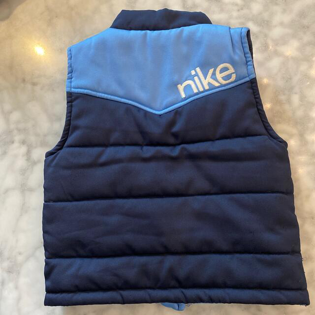 NIKE(ナイキ)の値下げ！NIKE キッズ　ベスト　パーカー キッズ/ベビー/マタニティのキッズ服男の子用(90cm~)(ジャケット/上着)の商品写真