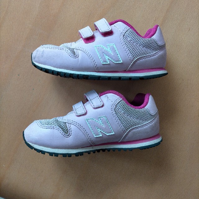 New Balance(ニューバランス)のニューバランス ピンク スニーカー16cm キッズ/ベビー/マタニティのキッズ靴/シューズ(15cm~)(スニーカー)の商品写真