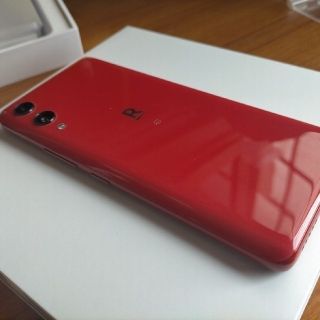 ラクテン(Rakuten)のRakuten hand クリムゾンレッド　純正ハードケース付(スマートフォン本体)