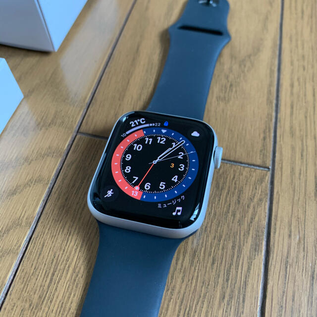Apple Watch(アップルウォッチ)のApple Watch SE アップルウォッチse シルバー 44mm メンズの時計(腕時計(デジタル))の商品写真
