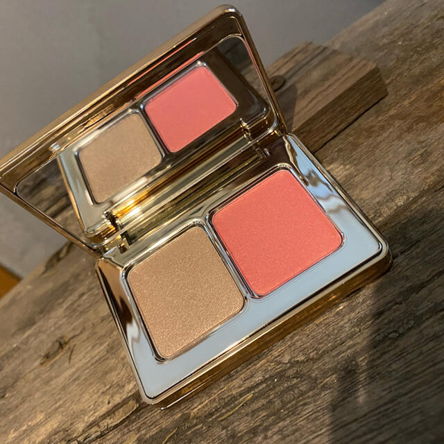 新品未使用【ナターシャデノナ】blush&highlighting powder コスメ/美容のベースメイク/化粧品(フェイスカラー)の商品写真