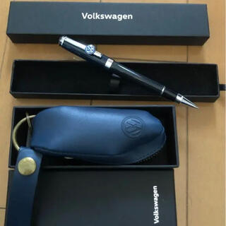 フォルクスワーゲン(Volkswagen)のフォルクスワーゲン純正のロゴ入りペンとレザーキーケースです！！(その他)