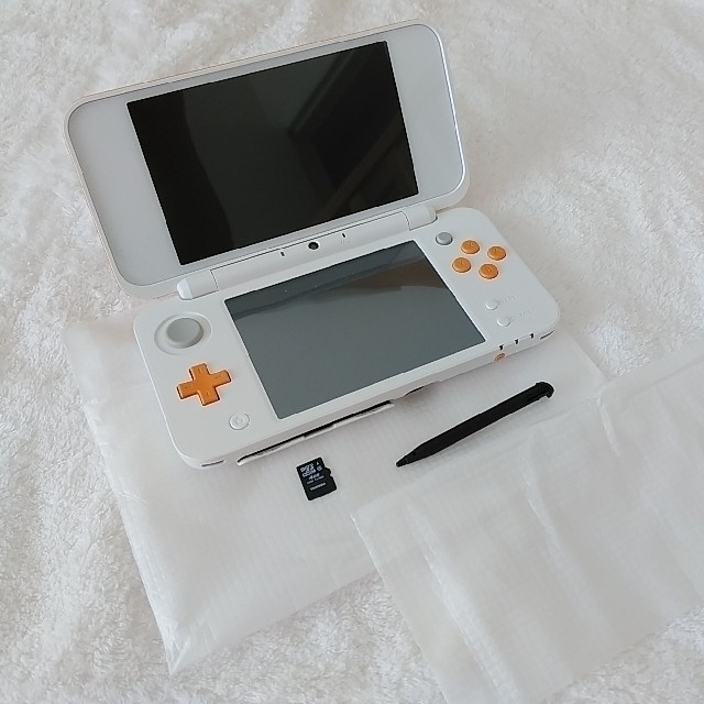 ニンテンドー2DS(ニンテンドー2DS)のNEWニンテンドー2DS LL ACアダプター付 エンタメ/ホビーのゲームソフト/ゲーム機本体(携帯用ゲーム機本体)の商品写真