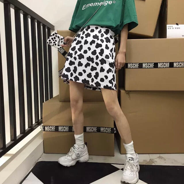 大人気⭐️韓国系　ダルメシアン柄　ハイウェストミニスカート　ミディスカート レディースのスカート(ミニスカート)の商品写真