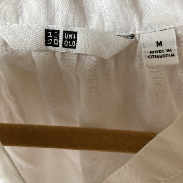 UNIQLO(ユニクロ)のUNIQLO ユニクロ　刺繍　トップス　 レディースのトップス(シャツ/ブラウス(半袖/袖なし))の商品写真