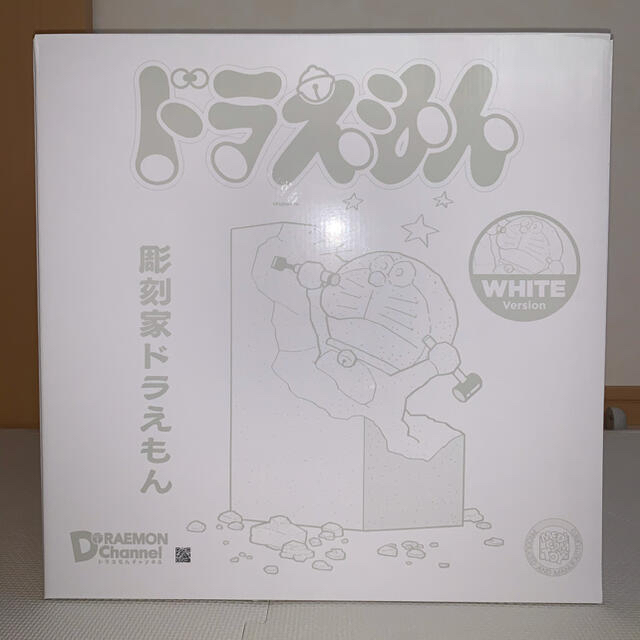 国内外の人気! 彫刻家ドラえもん White Ver. メディコムトイ