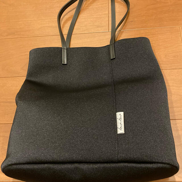 ear PAPILLONNER(イアパピヨネ)のKawaKawa カワカワ　ウェット生地トートバッグ レディースのバッグ(トートバッグ)の商品写真