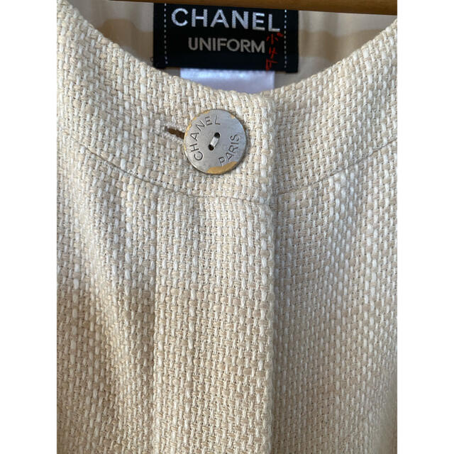 CHANEL(シャネル)の最終値下げ★ CHANEL ベージュ　ジャケット　ハンガーセット レディースのジャケット/アウター(ノーカラージャケット)の商品写真