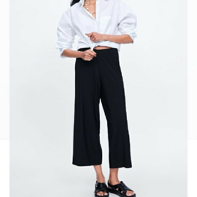 ZARA(ザラ)のZARA パンツ レディースのパンツ(クロップドパンツ)の商品写真