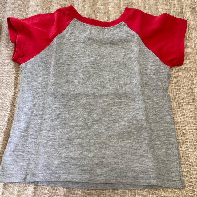 カーズの赤いTシャツ　90㎝　男の子 キッズ/ベビー/マタニティのキッズ服男の子用(90cm~)(Tシャツ/カットソー)の商品写真