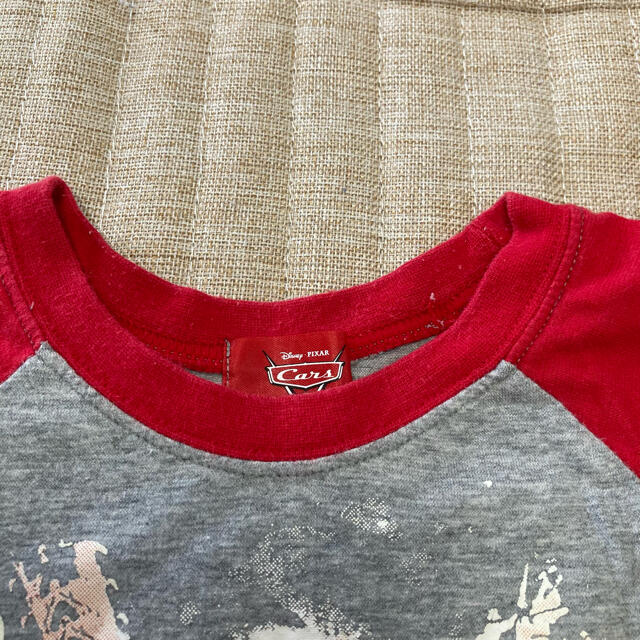 カーズの赤いTシャツ　90㎝　男の子 キッズ/ベビー/マタニティのキッズ服男の子用(90cm~)(Tシャツ/カットソー)の商品写真