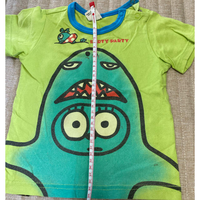 サメのグリーンシャツ　90㎝　男の子 キッズ/ベビー/マタニティのキッズ服男の子用(90cm~)(Tシャツ/カットソー)の商品写真